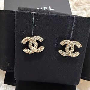 CHANEL CC Pearl earrings 21P